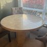 round marble table Image 2