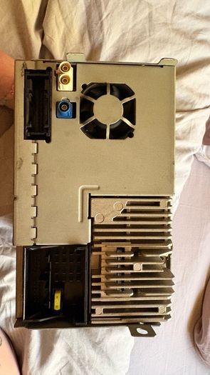 Vw genuine sat nav radio unit.