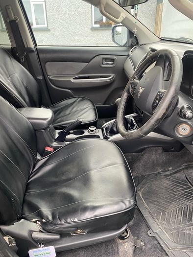2016 mitsubishi L200