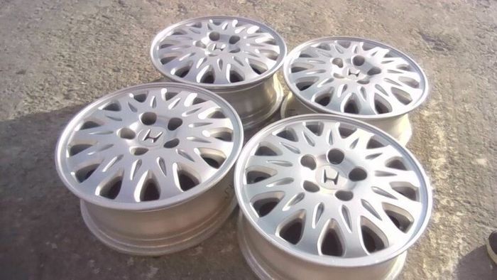 Honda Genuine Alloys Oem   1 Set