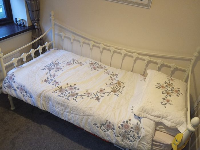 Versailles Day Bed. -  QUICK SALE