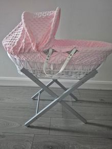 Moses Basket & Stand