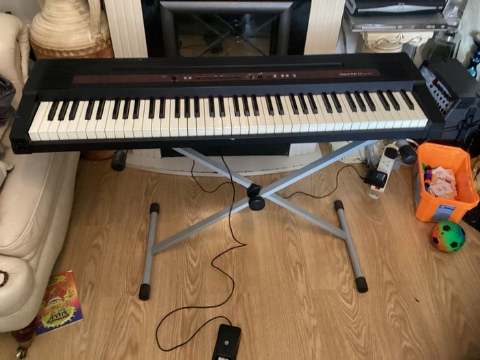 Roland Digital keyboard Piano (76 weight keys) in good condition