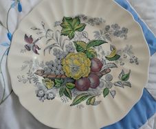 PLATE - Royal Doulton. - The Kirkwood
