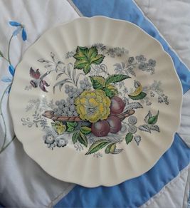 PLATE - Royal Doulton. - The Kirkwood