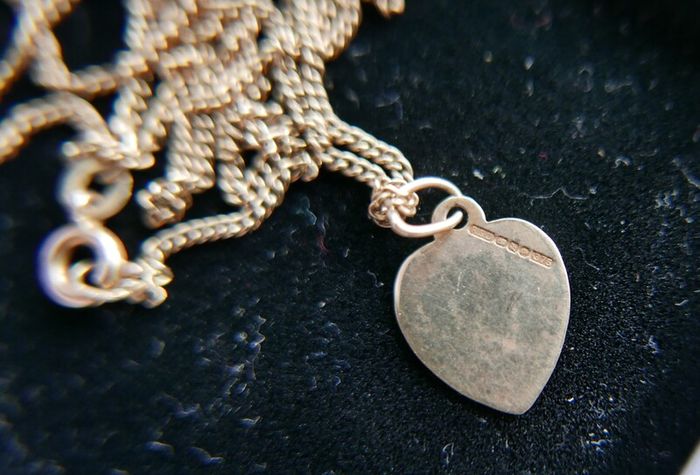 Vintage 9ct Gold 375 Gold Engraved Heart Pendant and chain 2,7g L-12"