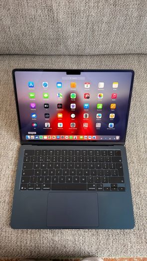 MacBook Air M4 Midnight 2025