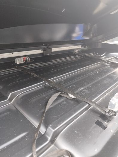 Thule Exodus 470l Roof box and bars