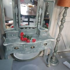 bedroom dressing table