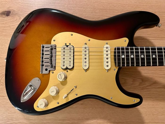 Fender Stratocaster Ulta II, HSS, Ultraburst finish