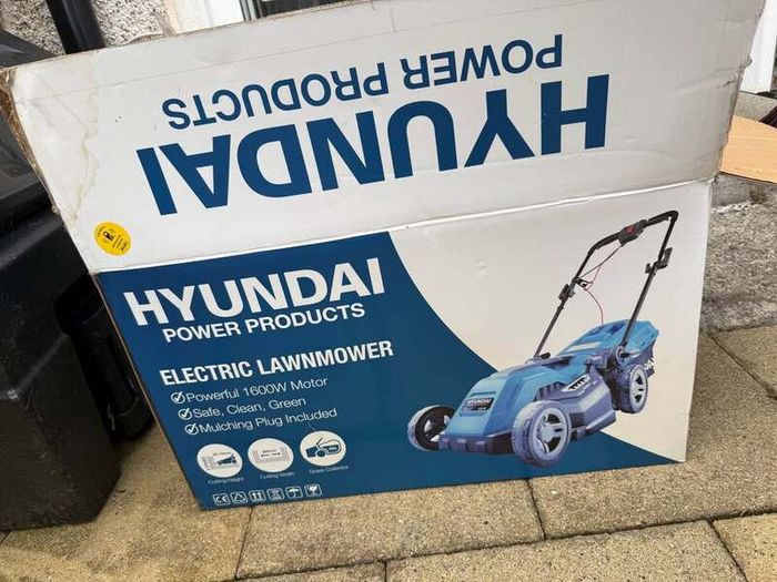 Hyundai 38cm 1600W Electric Lawnmower