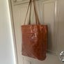 Mid sized genuine leather tote in cognac Image 5