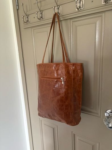 Mid sized genuine leather tote in cognac