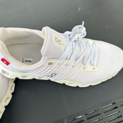 On Cloud White Runners