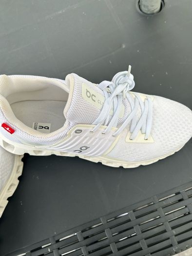 On Cloud White Runners