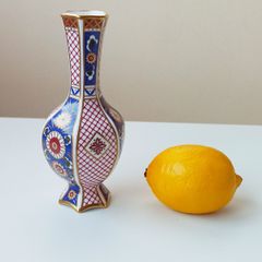 Aynsley "Imperial" fine bone china vase with 22 karat gold accents  height 16cm