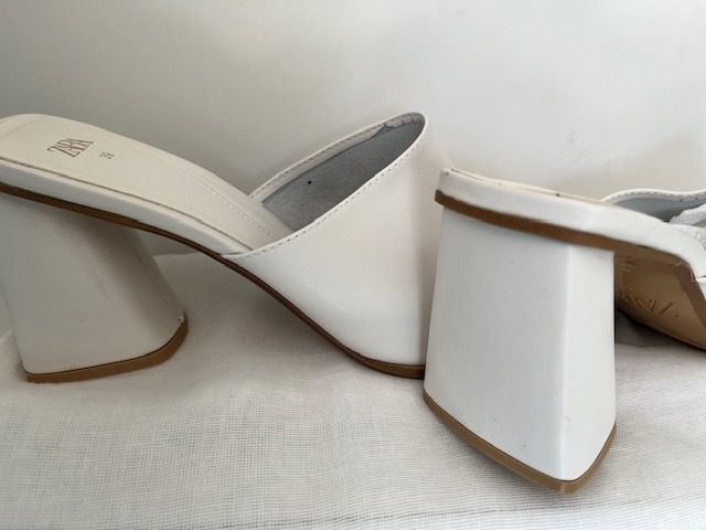 Wide Heel Soft Elegant Leather Sandal Mules Sz 6 / Eu 39. Colour Cream Immaculate. Zara