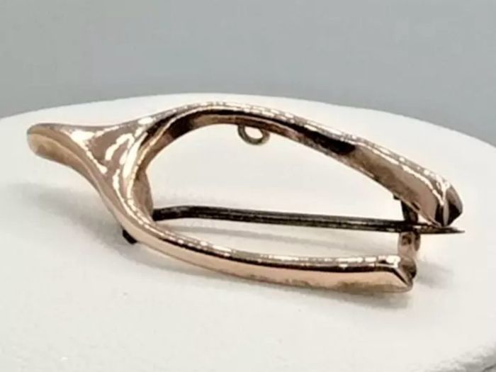 Antique 9ct Rose Gold Wishbone brooch