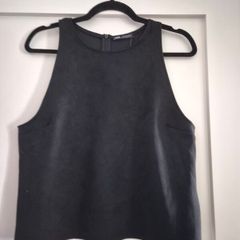 woman's black top