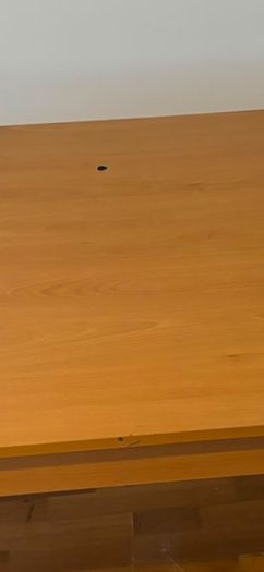 Extendable dining table