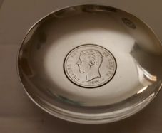 5 Pesetas silver coin from 1871, in silver bowl