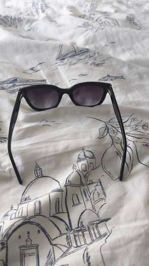 Laura Ashley Women's Black Sunglasses - Excellent Condition