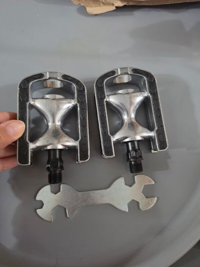 Bike Pedals & wrench