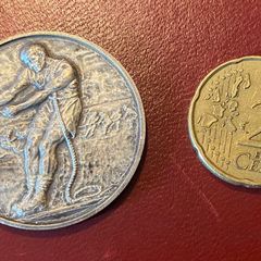 Vintage Tug-Of-War medal, ( m24c)