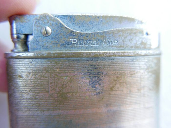 Vintage "Automatic Super Lighter" made in Japan featuring the "Buena" brand (in working order)
