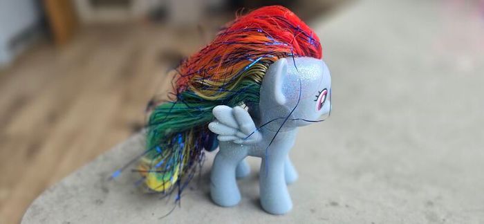 Rainbow Dash Brushable Figure Sparkle Glitter MLP G4 My Little Pony 2010