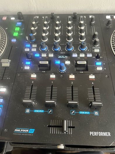 Rane Perfomer DJ Controller with case and deck saver