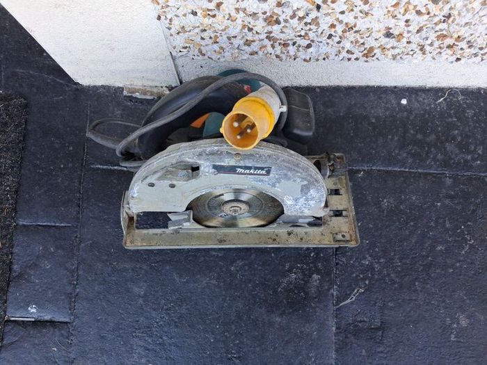 Makita 5703R corded circular saw