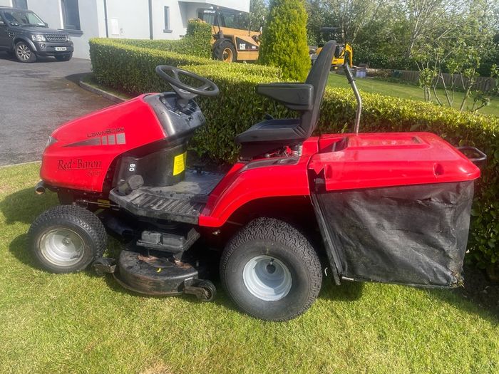Ride on lawnmower