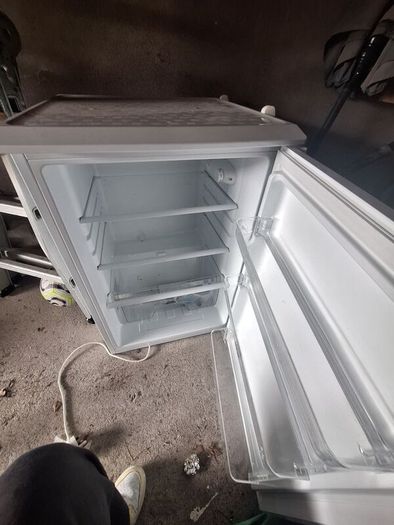 Logik under counter fridge