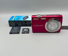 Nikon Coolpix S230 10MP Digital Camera Red - Full Kit