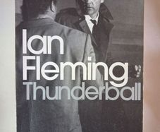 Ian Fleming / Thunderball / Penguin Classics/ 2004