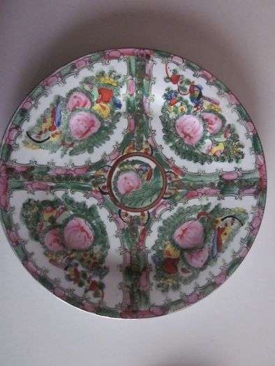 Two Vintage Chinese Porcelain Hand Painted  Famille Rose/Rose Medallion Plate, 10inch and 7 inch Marked  Qianlong Period.