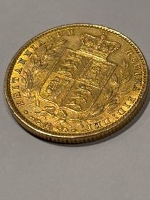 1862 Gold Sovereign Queen Victoria Young head / Shield Back