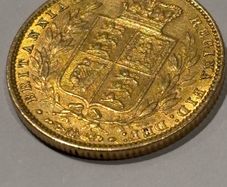 1862 Gold Sovereign Queen Victoria Young head / Shield Back