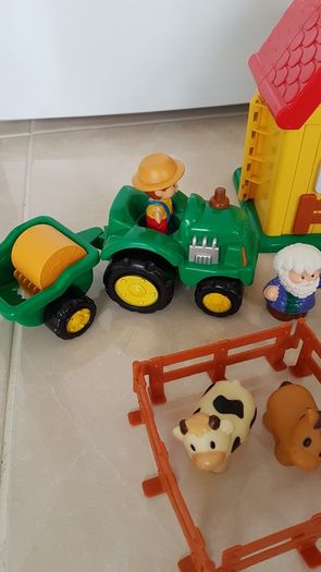 Farmhouse & tractor set