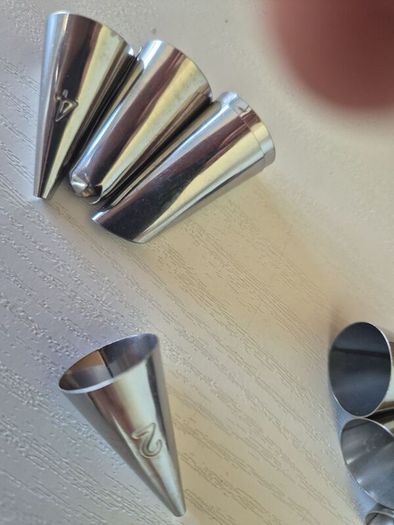 Cake icing set with 10 nozzles