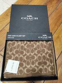 BNWT - COACH Signature Hat and Scarf Set