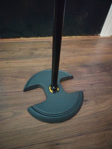 Hercules weighted round based mic stand
