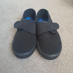 Black Plimsoll shoes UK5