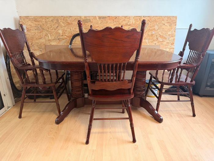 HIGH END VINTAGE Solid Oak Pressed Back Rustic Country Style Dining Side Chairs and Table.
