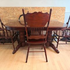 HIGH END VINTAGE Solid Oak Pressed Back Rustic Country Style Dining Side Chairs and Table.