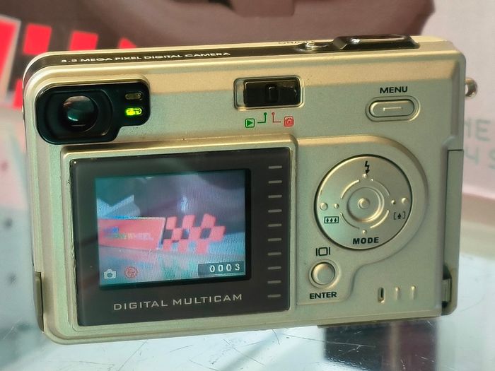 Vintage Digicam VuPoint 3.2 Mega Pixel Camera