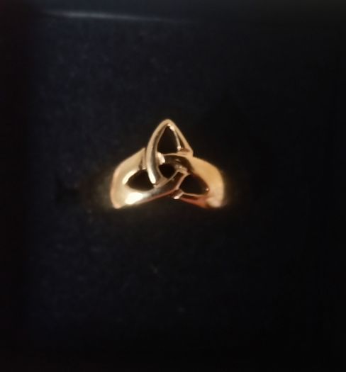 9ct gold Celtic Trinity knot ring size N