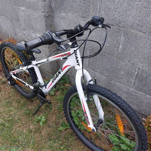 Giant XTC JR 24" wheel kids bike - kids aged 7-12 years old - Excellent condition - Mountain bike