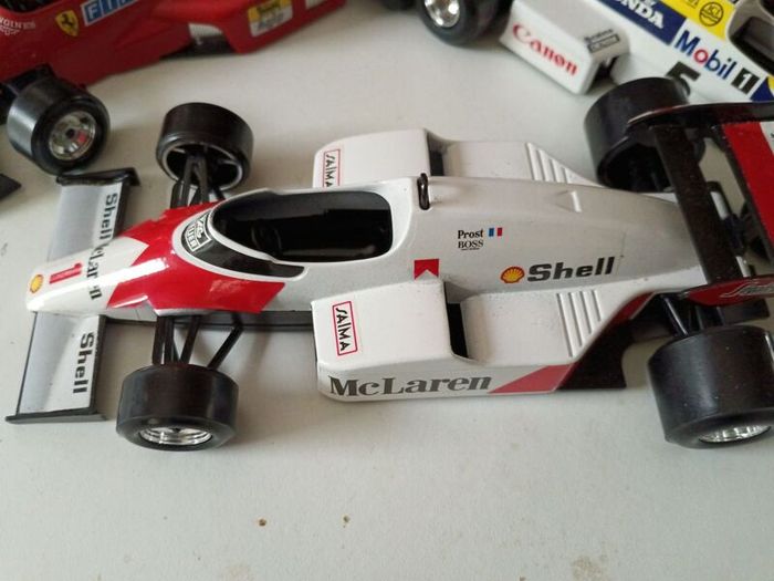 5 NOS Bburago 1/24 Grand Prix Cars
